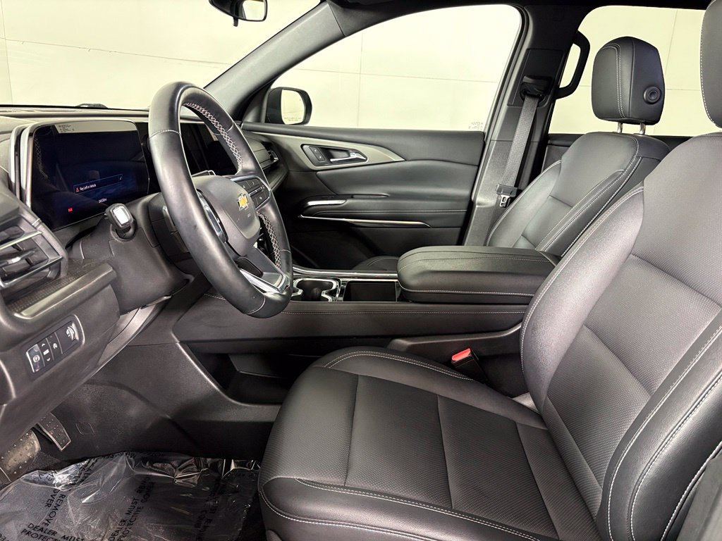 Used 2025 Chevrolet Traverse LT FWD image 22