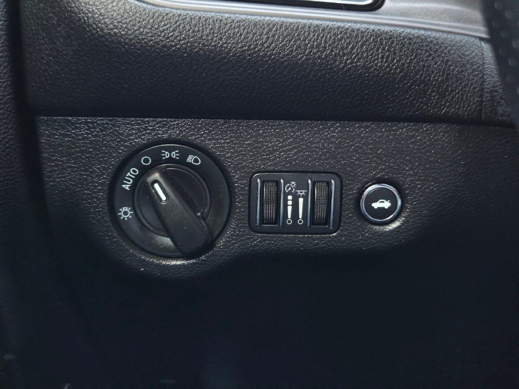 Used 2023 Dodge Challenger R/T RWD image 20