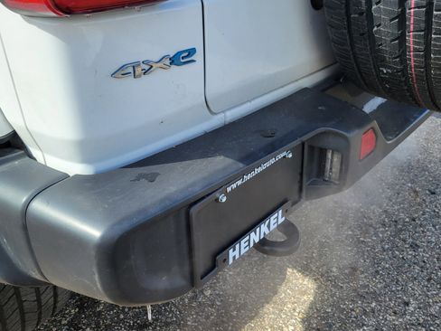 Used 2021 Jeep Wrangler Unlimited Sahara w/ Cold Weather Group image 16