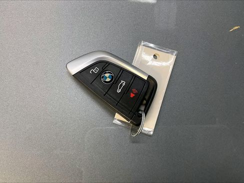 Used 2023 BMW 330e image 13