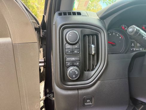 Used 2023 Chevrolet Silverado 1500 Custom image 18