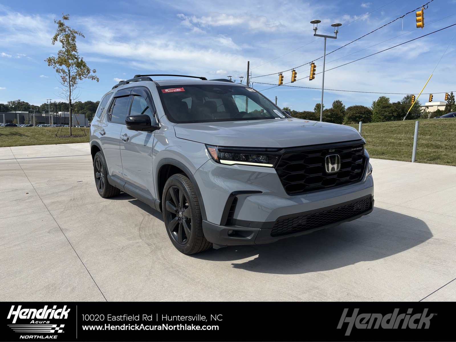 Used 2025 Honda Pilot Black Edition image 1