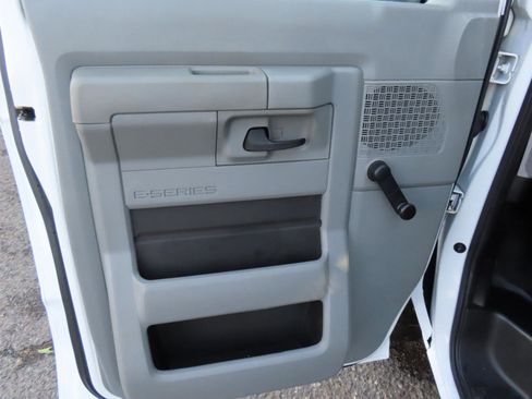 Used 2014 Ford E-150 and Econoline 150 RWD image 10