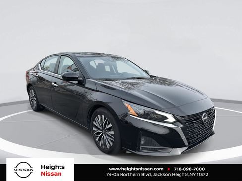 Used 2023 Nissan Altima 2.5 SV image 1