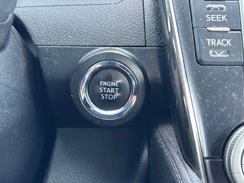 Used 2014 Toyota Camry SE w/ Moonroof Package image 12