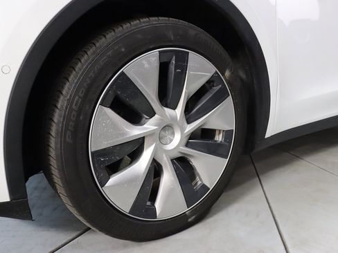 Used 2023 Tesla Model Y Long Range image 18