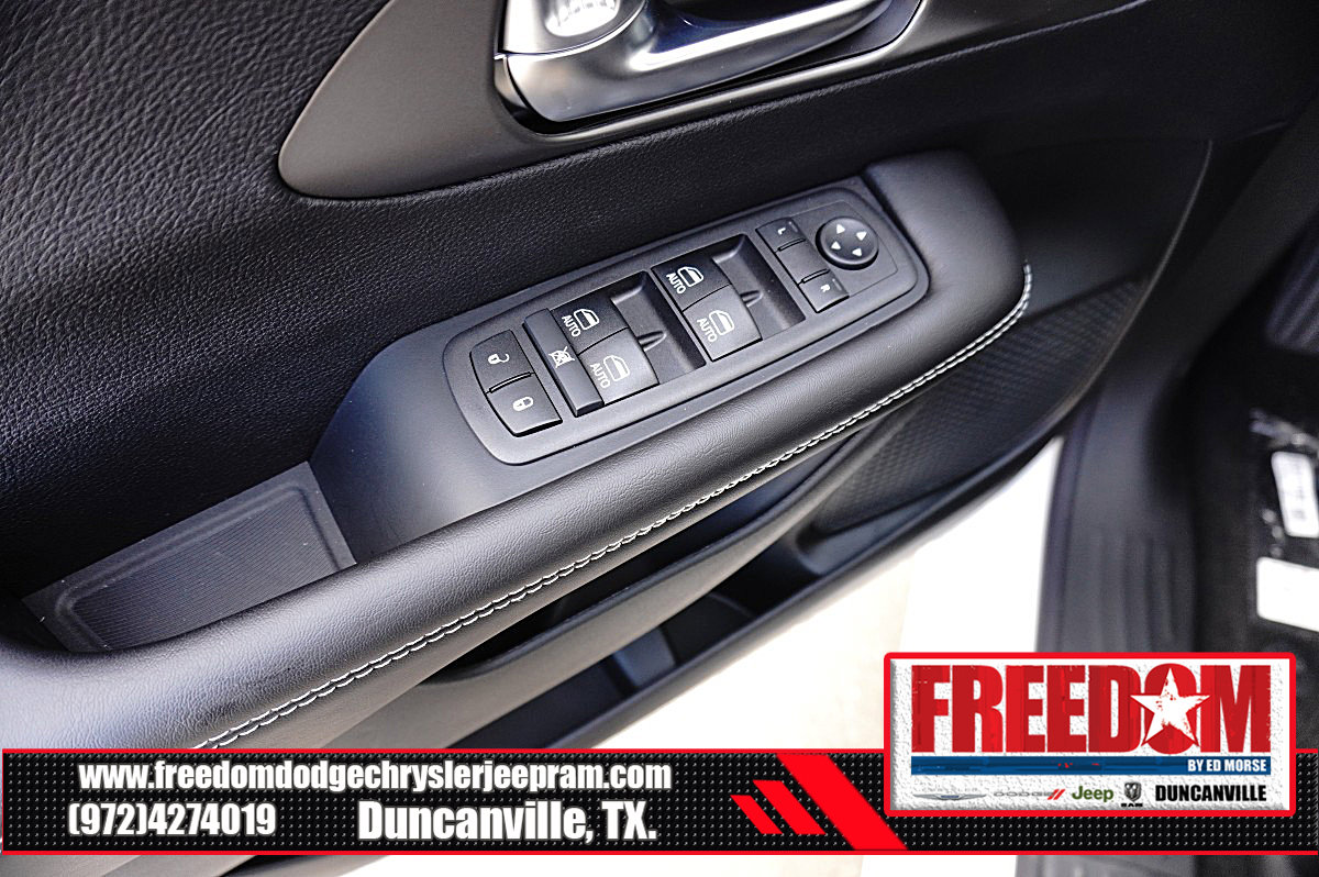 New 2027 Chrysler Pacifica Select w/ Family Tech Group FWD image 39