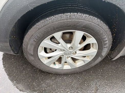 Used 2020 Hyundai Tucson SE w/ Winter Weather Package AWD/4WD image 13