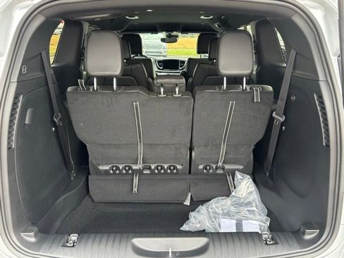 New 2026 Chrysler Pacifica Select image 11