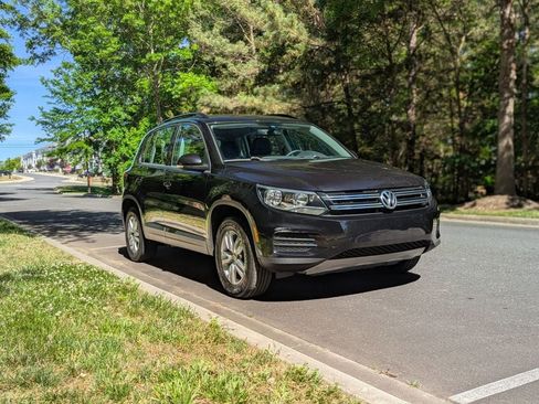 Used 2017 Volkswagen Tiguan S FWD image 11