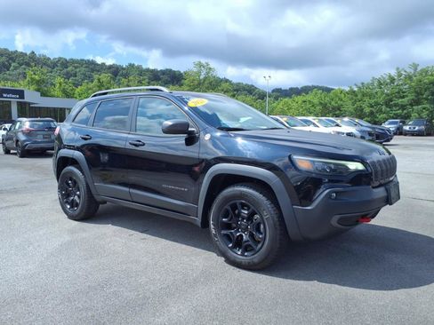 Used 2021 Jeep Cherokee Trailhawk image 13