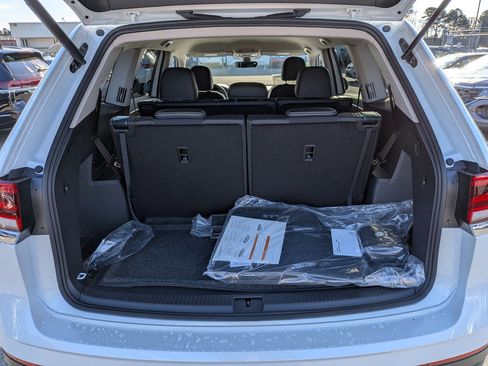 New 2026 Volkswagen Atlas SE image 32