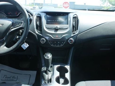 Used 2016 Chevrolet Cruze LT FWD image 17