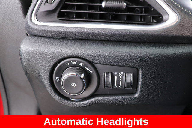Used 2025 Chrysler Pacifica Limited FWD image 21