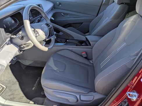 Used 2025 Hyundai Elantra Sport FWD image 16