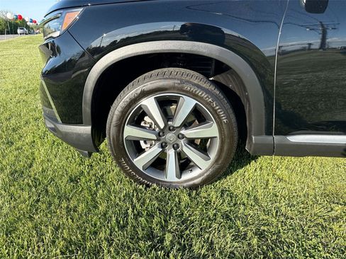 Certified 2025 Honda Pilot Touring image 10