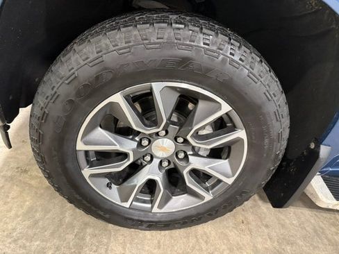 Used 2024 Chevrolet Silverado 1500 LT AWD/4WD image 38