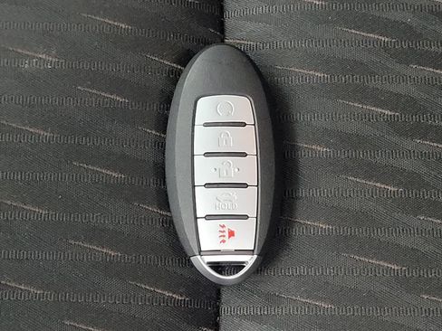 Used 2020 Nissan Rogue SV FWD image 32