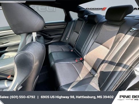 Used 2018 Honda Accord Sport image 19