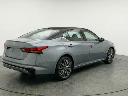 Used 2025 Nissan Altima 2.5 SV image 9