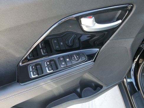 Used 2022 Kia Niro LXS image 13