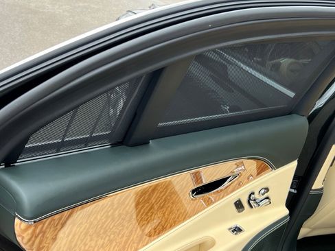Used 2022 Bentley Flying Spur V8 image 39