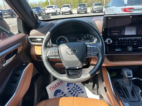 Used 2021 Toyota Highlander Platinum AWD/4WD image 18