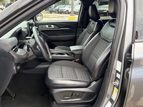 Certified 2025 Ford Explorer ST-Line w/ ST-Line Street Pack AWD/4WD image 18