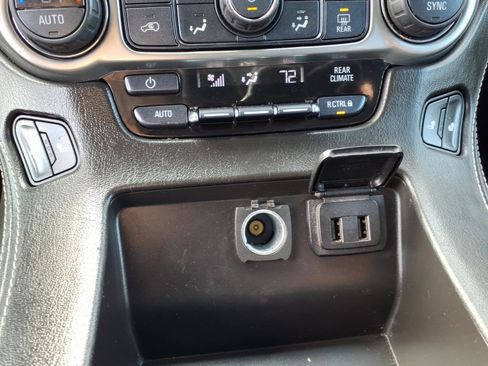 Used 2018 Chevrolet Suburban LT image 15