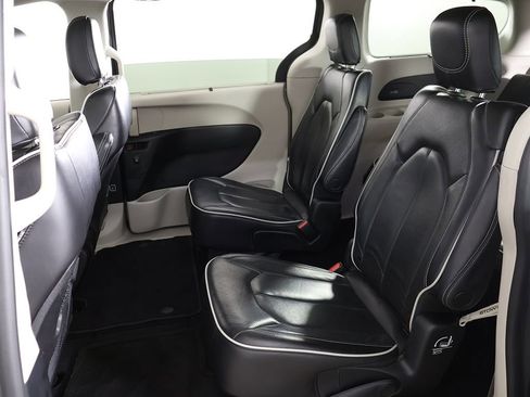 Used 2023 Chrysler Pacifica Limited FWD image 37