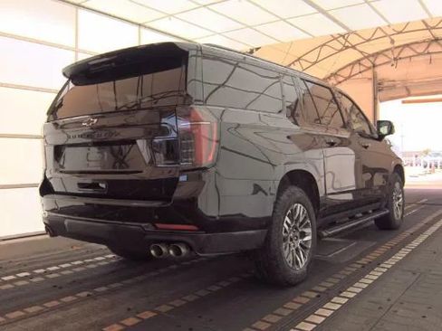 Used 2025 Chevrolet Suburban Z71 AWD/4WD image 6