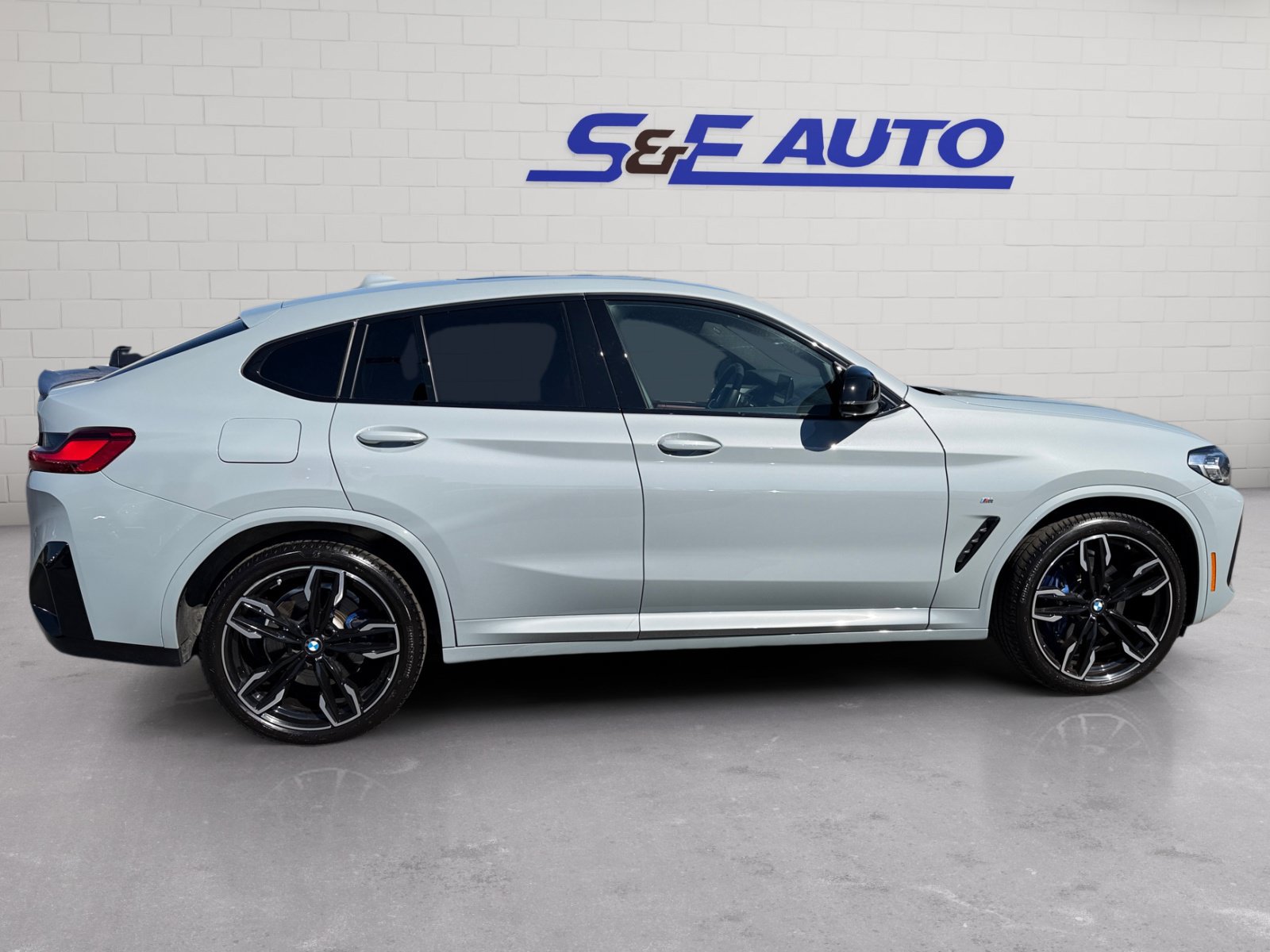 Used 2025 BMW X4 M40i AWD/4WD image 5