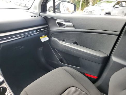 New 2026 Kia Sportage LX image 9