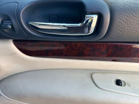 Used 2002 Chrysler Sebring Limited image 17