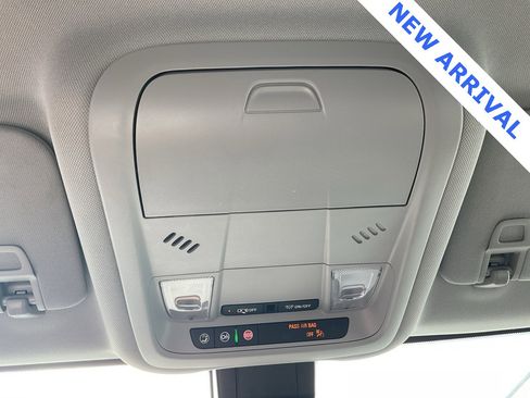 Used 2023 GMC Terrain SLE w/ Driver Convenience Package image 20