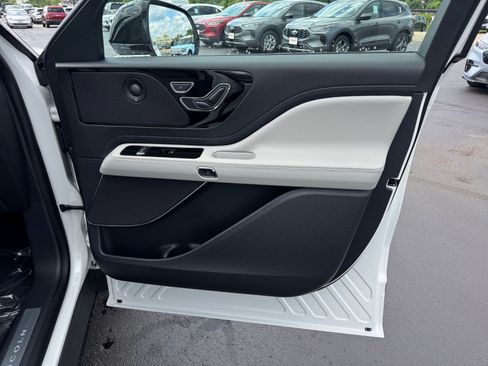 New 2026 Lincoln Aviator Reserve AWD/4WD image 29