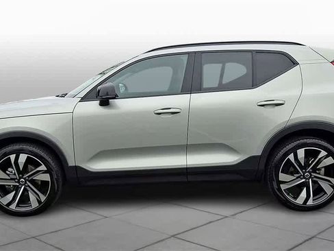 Used 2023 Volvo XC40 B5 Ultimate w/ Protection Package Premier image 5