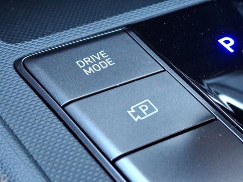 Certified 2025 Hyundai Elantra Sport image 25