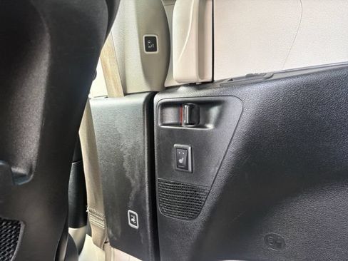 Used 2023 Chrysler Pacifica Limited FWD image 19