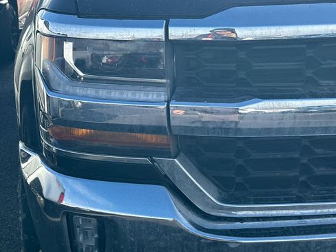 Used 2018 Chevrolet Silverado 1500 LT w/ All Star Edition image 11