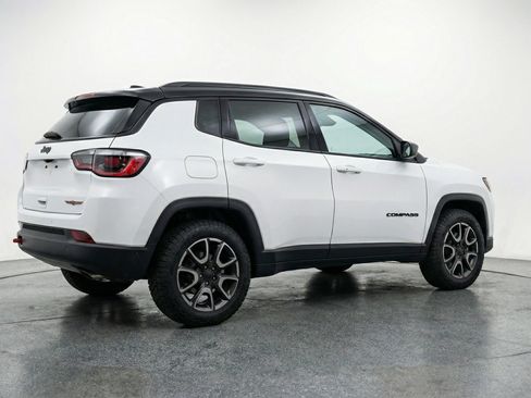 Used 2025 Jeep Compass Trailhawk image 9