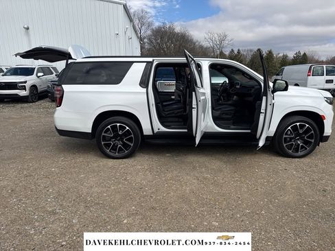 Used 2022 Chevrolet Suburban RST w/ Luxury Package AWD/4WD image 46