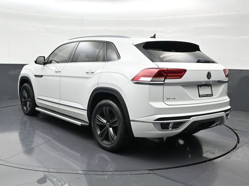 Used 2020 Volkswagen Atlas Cross Sport SE w/ Panoramic Sunroof Package image 3