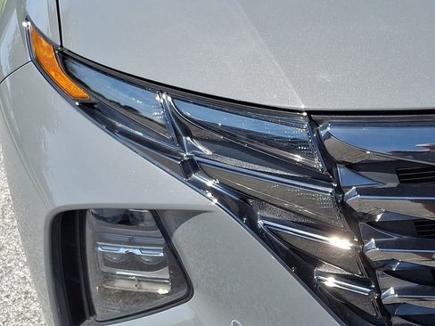 Used 2024 Hyundai Tucson Limited AWD/4WD image 9