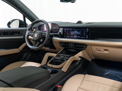 New 2026 Porsche Cayenne Coupe AWD/4WD image 18