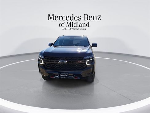 Used 2024 Chevrolet Suburban Z71 w/ Luxury Package image 3