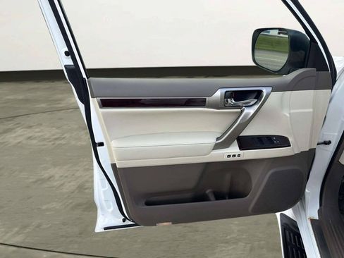 Used 2014 Lexus GX 460 w/ Premium Package AWD/4WD image 10