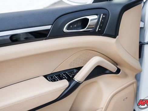 Used 2016 Porsche Cayenne image 56