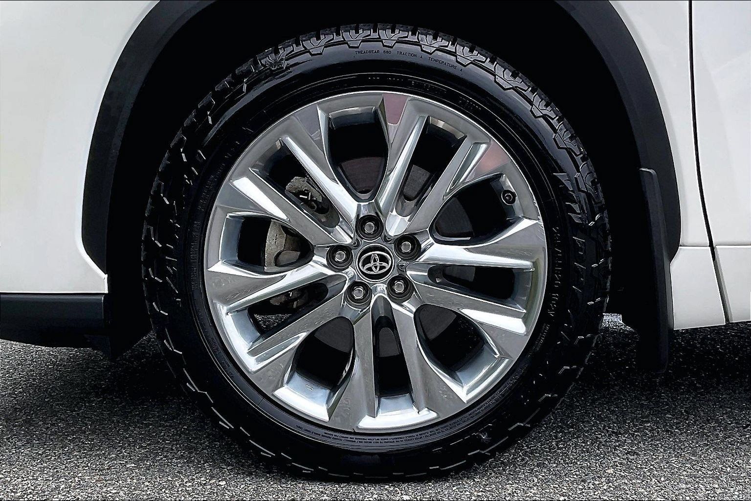 Used 2021 Toyota Highlander Limited AWD/4WD image 9
