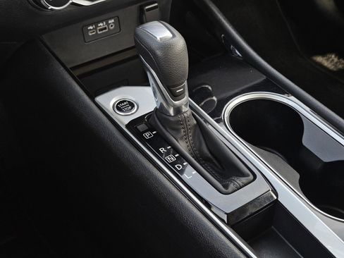 Used 2024 Nissan Altima 2.5 SV image 19